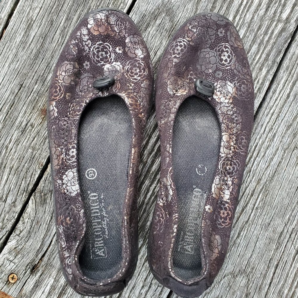 Arcopedico Floral Lace Comfort Vegan Shoes 6.5